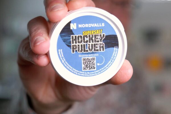 Nordvalls Etikett Storisell Testimonialfilm Produktionsbolag Hockeypulver https://vimeo.com/1229632056